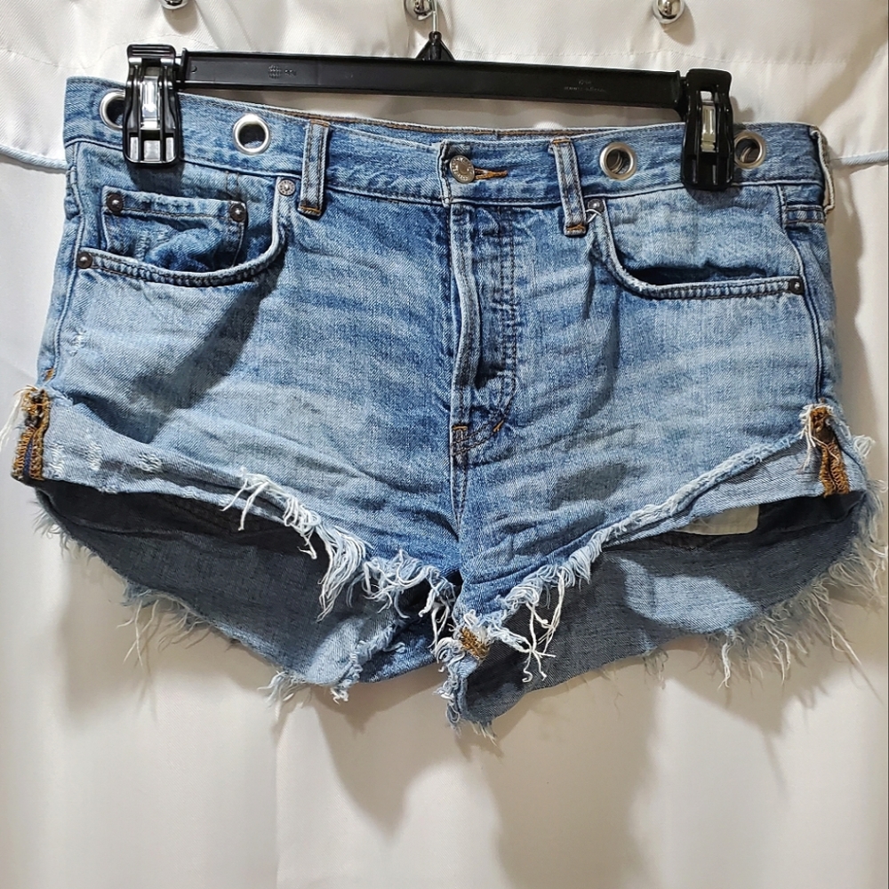 We The Free button Fly distressed grommet jean shorts Sz 29
